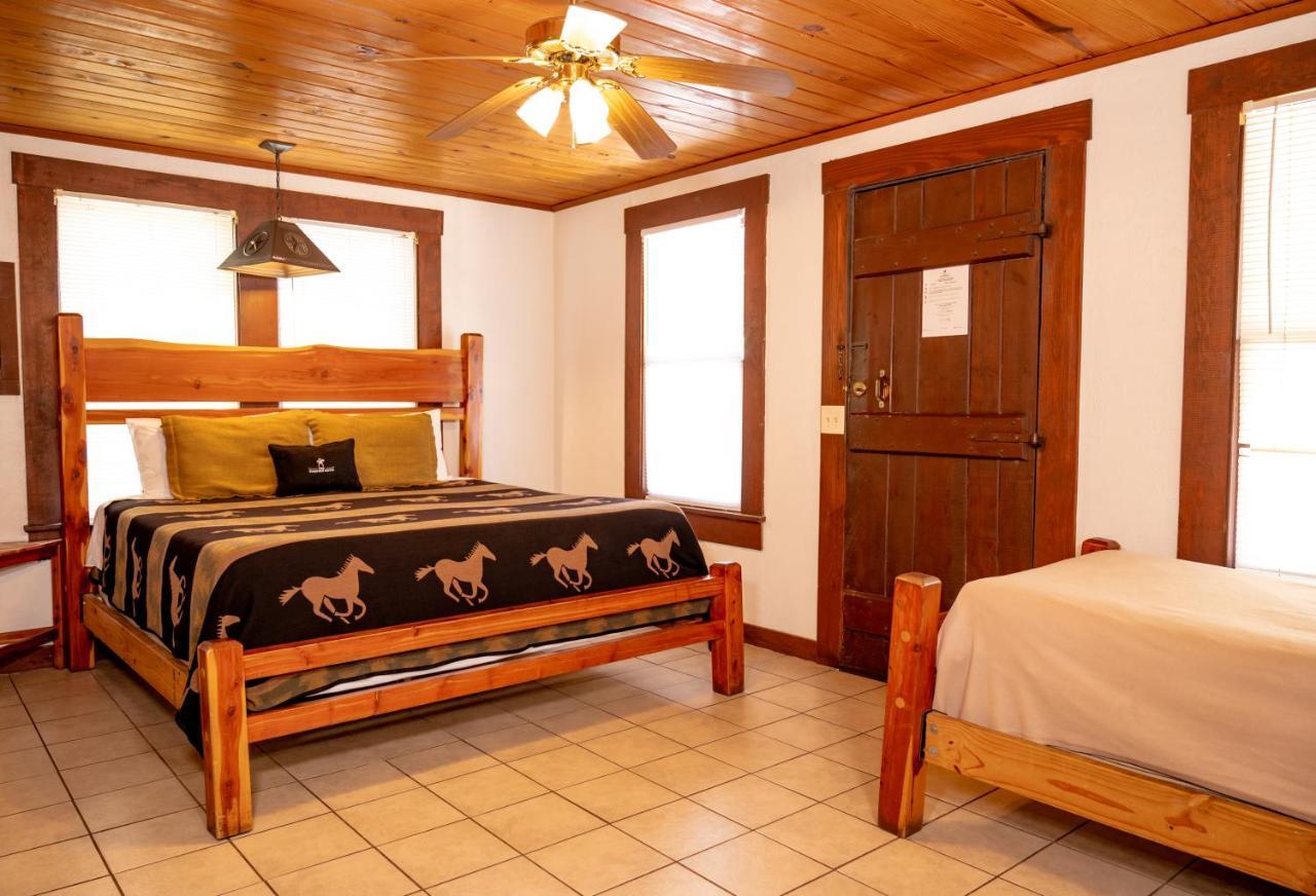 The Vaquero Motel Бандера Экстерьер фото
